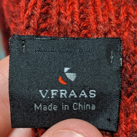 Plush Rouge scarf - Picture 3 of 5